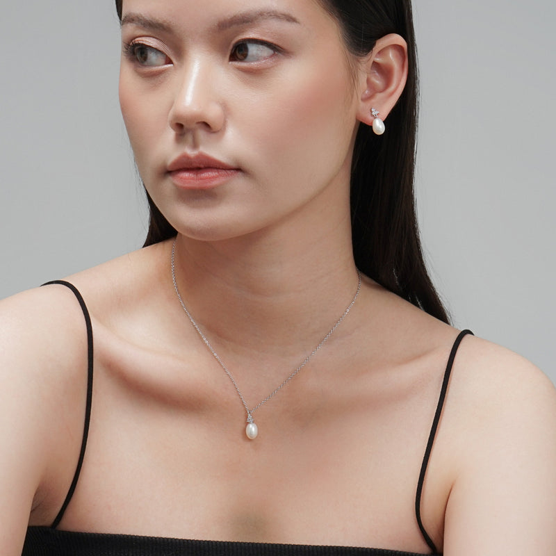 Willa Pearl Necklace.